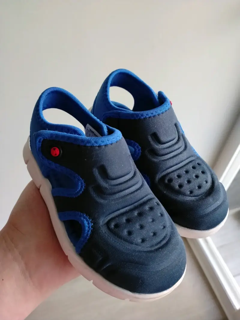 Sandalias deportivas para niños azul y negro - 1