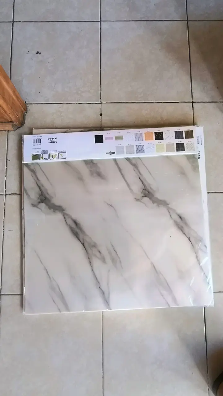 Paneles adhesivos de pared efecto mármol 60x60 cm - 2