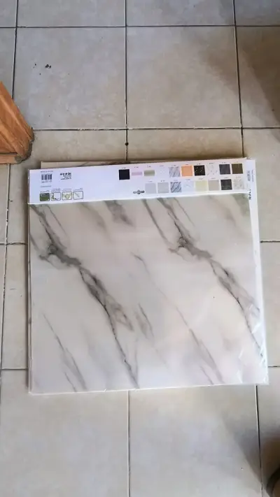 Paneles adhesivos de pared efecto mármol 60x60 cm - miniatura 2