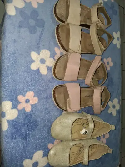 Lote de zapatos y sandalias para niña talla 32 - miniatura 3