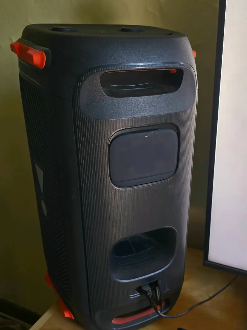 Parlante portátil JBL con luces LED - 3