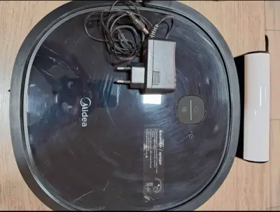 Robot aspiradora Midea con cargador - miniatura 1