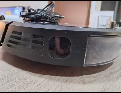Robot aspiradora Midea con cargador - miniatura 2