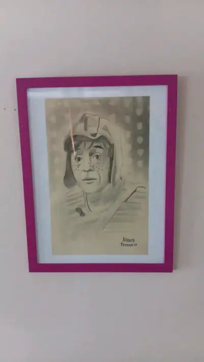 Cuadro con dibujo de personaje famoso en marco rosado - miniatura 1