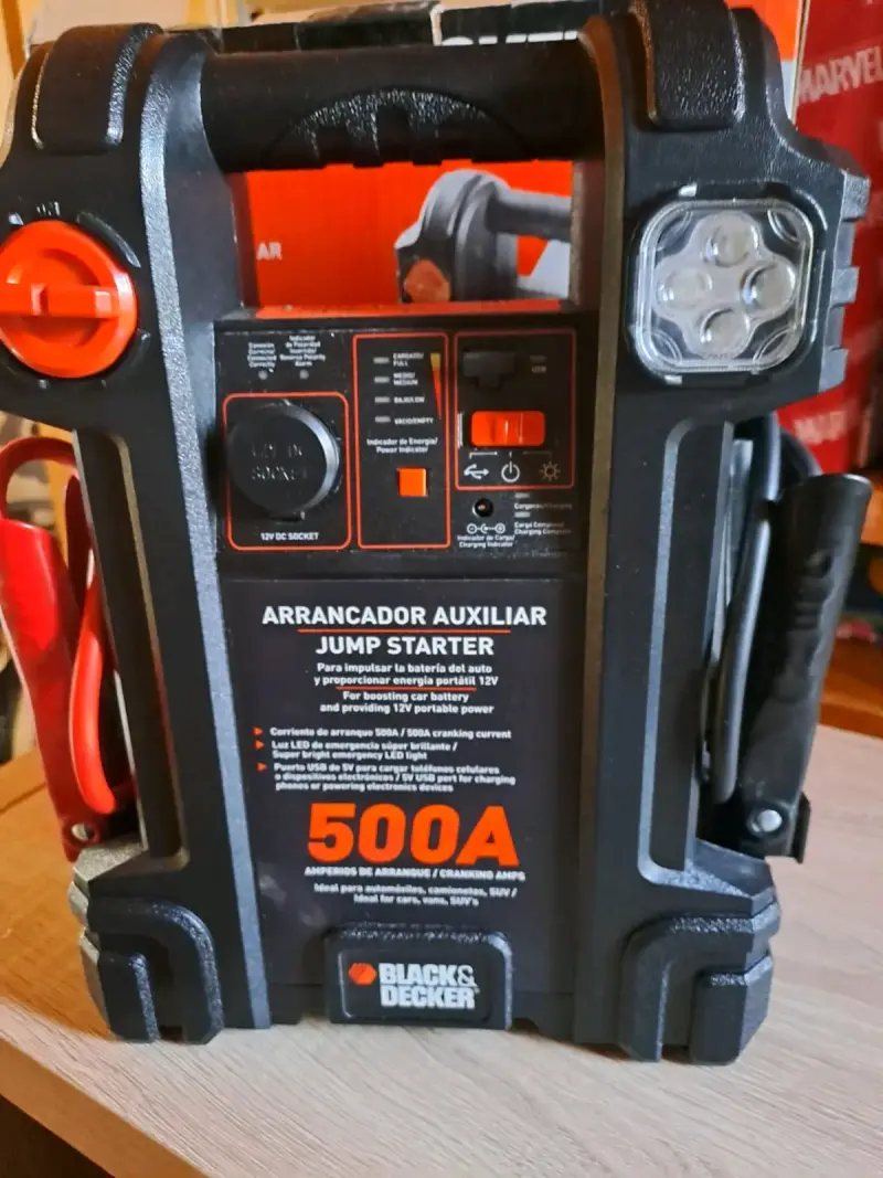 Arrancador Auxiliar Black & Decker 500A para Auto - 1