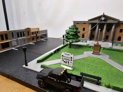 Diorama de Hill Valley con autos miniatura - miniatura 6