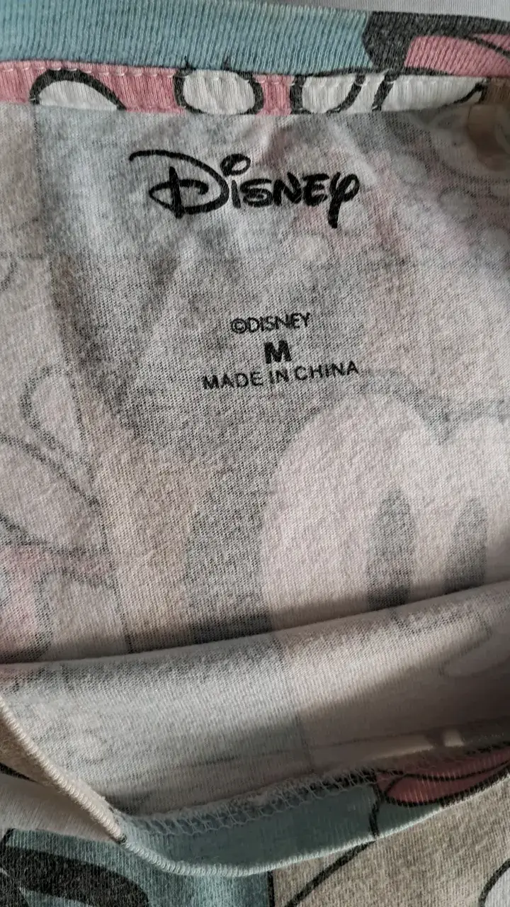 Polera Disney con diseño de Minnie y Mickey - 2