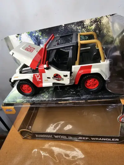 Juguete Jeep Wrangler Jurassic Park - miniatura 1