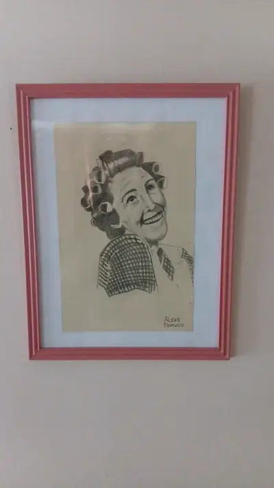 Cuadro con dibujo de mujer enmarcado - miniatura 1