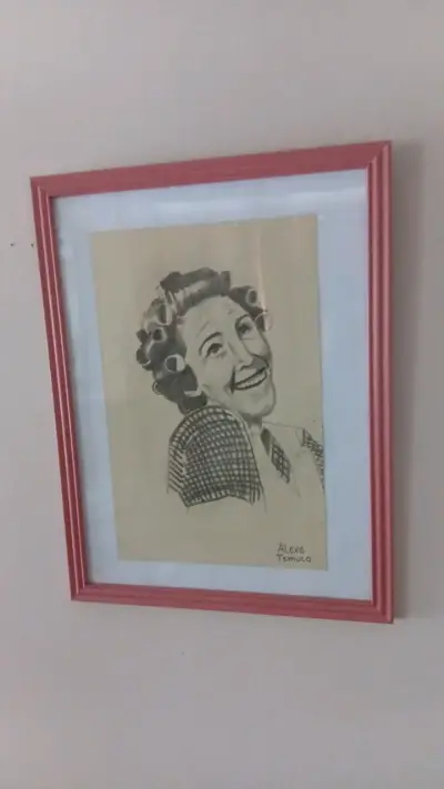 Cuadro con dibujo de mujer enmarcado - miniatura 2