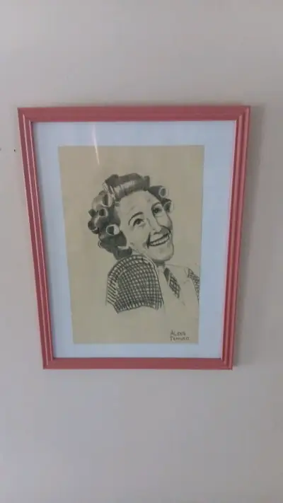 Cuadro con dibujo de mujer enmarcado - miniatura 3