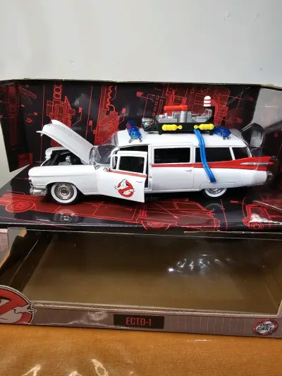 Réplica de Auto Ecto-1 de Ghostbusters - miniatura 1