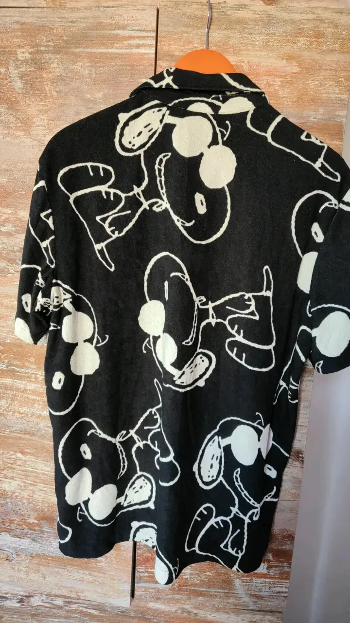 Polera H&M Peanuts Snoopy Negra - 4