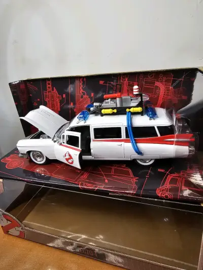 Réplica de Auto Ecto-1 de Ghostbusters - miniatura 2
