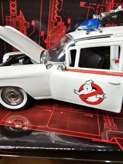 Réplica de Auto Ecto-1 de Ghostbusters - miniatura 6