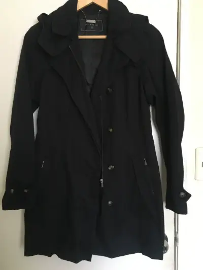 Trench negro de mujer Alaniz con capucha. Talla 38 - miniatura 1
