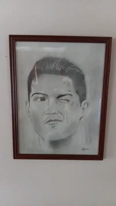 Retrato enmarcado de dibujo a lápiz - miniatura 1