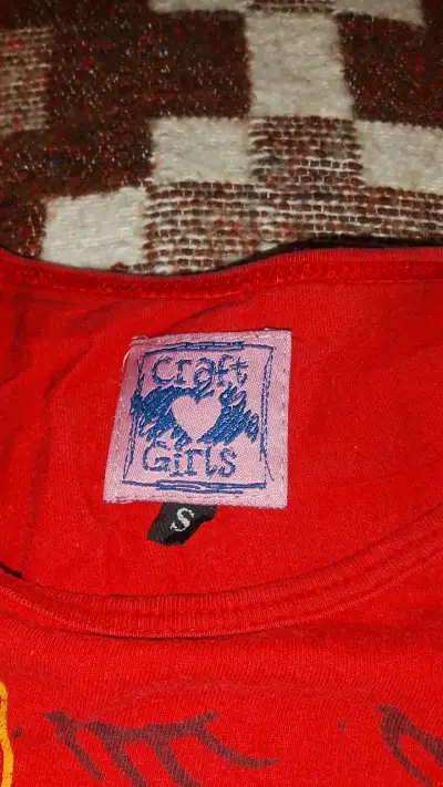 Polera roja estampada Craft Girls talla S - miniatura 2