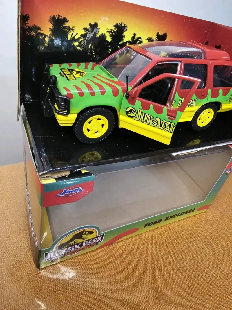 Modelo a escala Ford Explorer Jurassic Park - 3