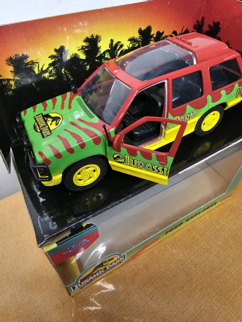 Modelo a escala Ford Explorer Jurassic Park - 4