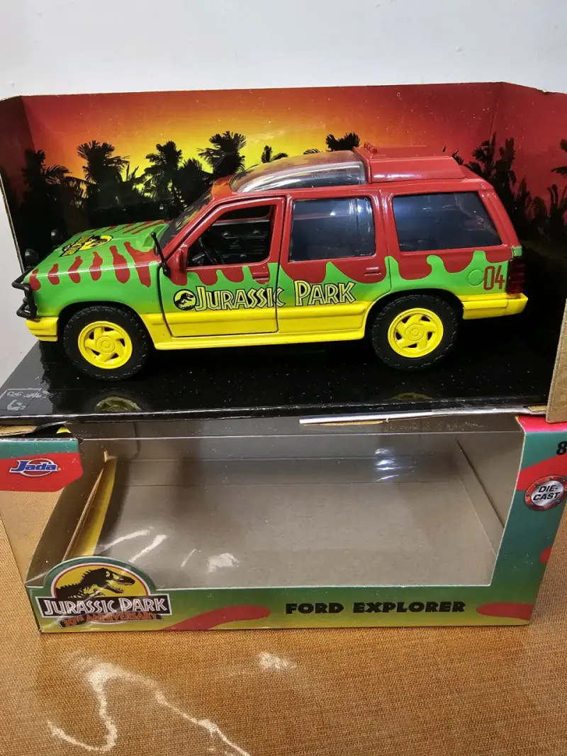 Modelo a escala Ford Explorer Jurassic Park - 5