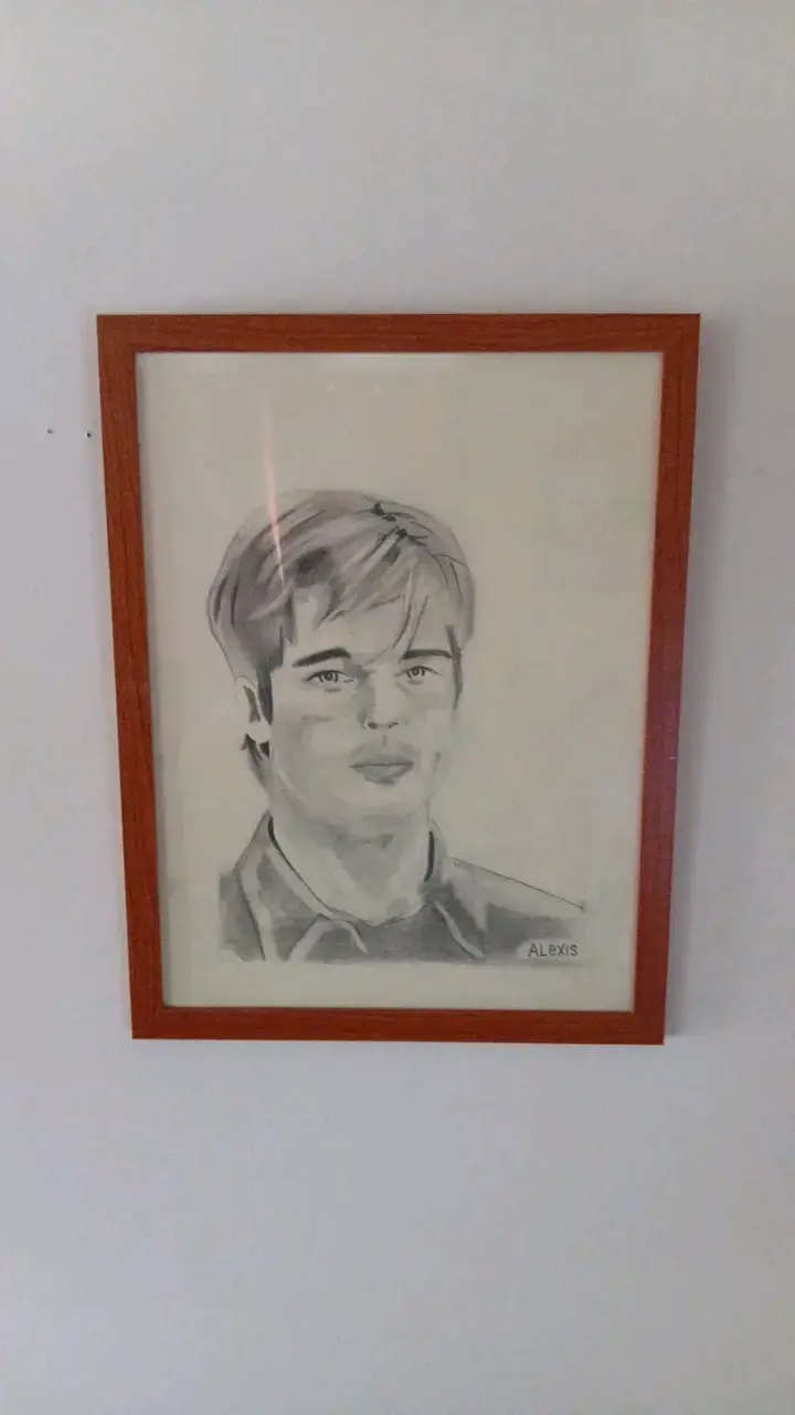 Retrato enmarcado de hombre en blanco y negro - 2