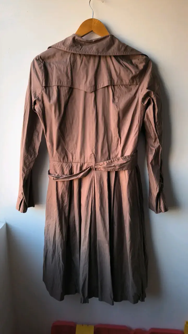 Abrigo trench coat marrón para mujer - 2