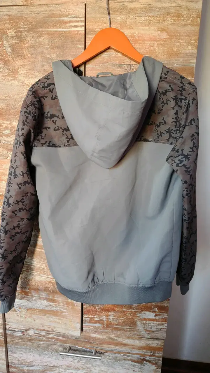 Chaqueta con capucha FSP gris y camuflaje - 4