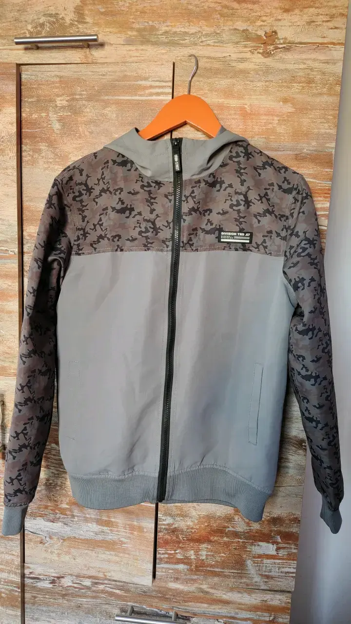 Chaqueta con capucha FSP gris y camuflaje - 5