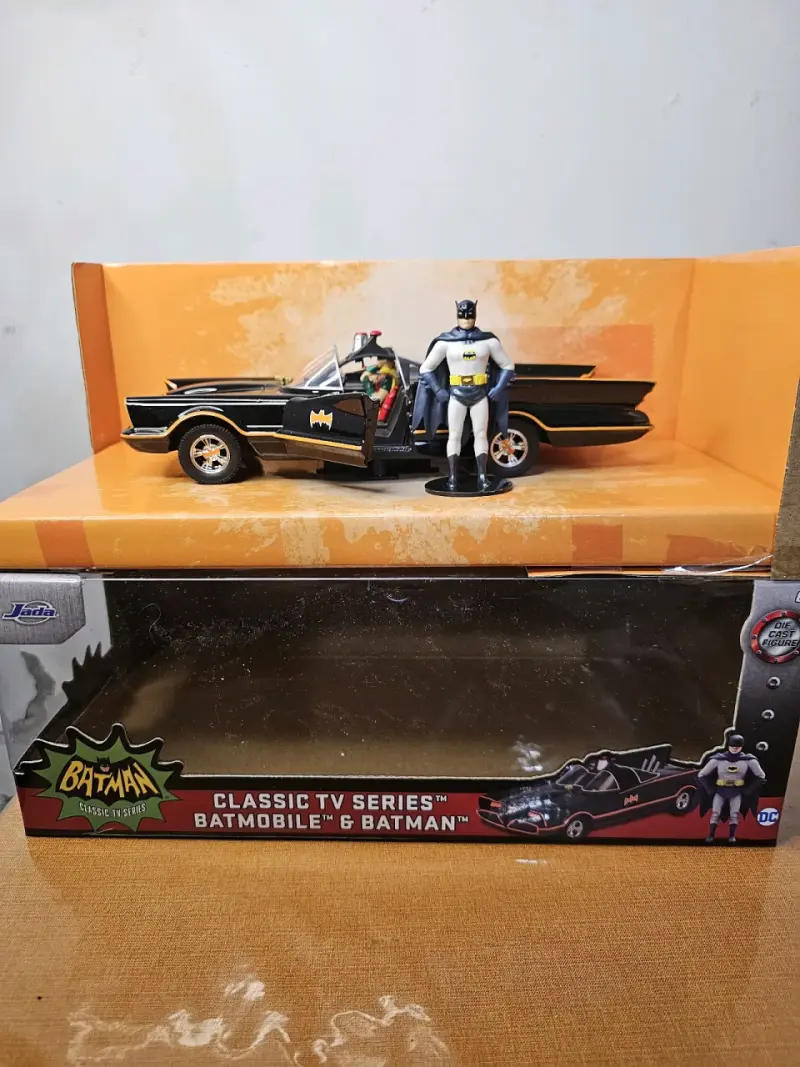 Batimóvil clásico con figura de Batman y Robin - 1