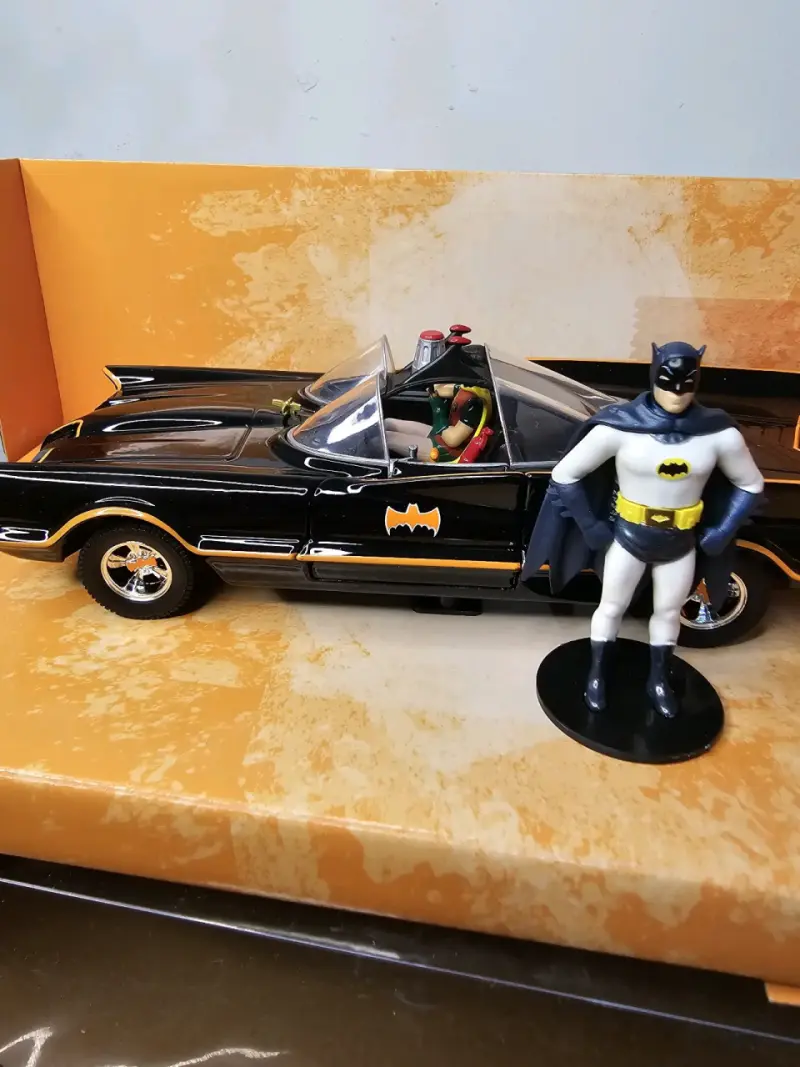 Batimóvil clásico con figura de Batman y Robin - 6