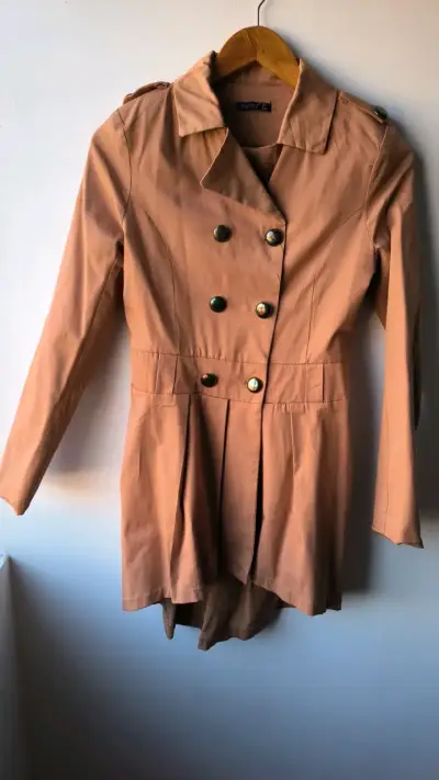 Abrigo trench coat beige para mujer - miniatura 1