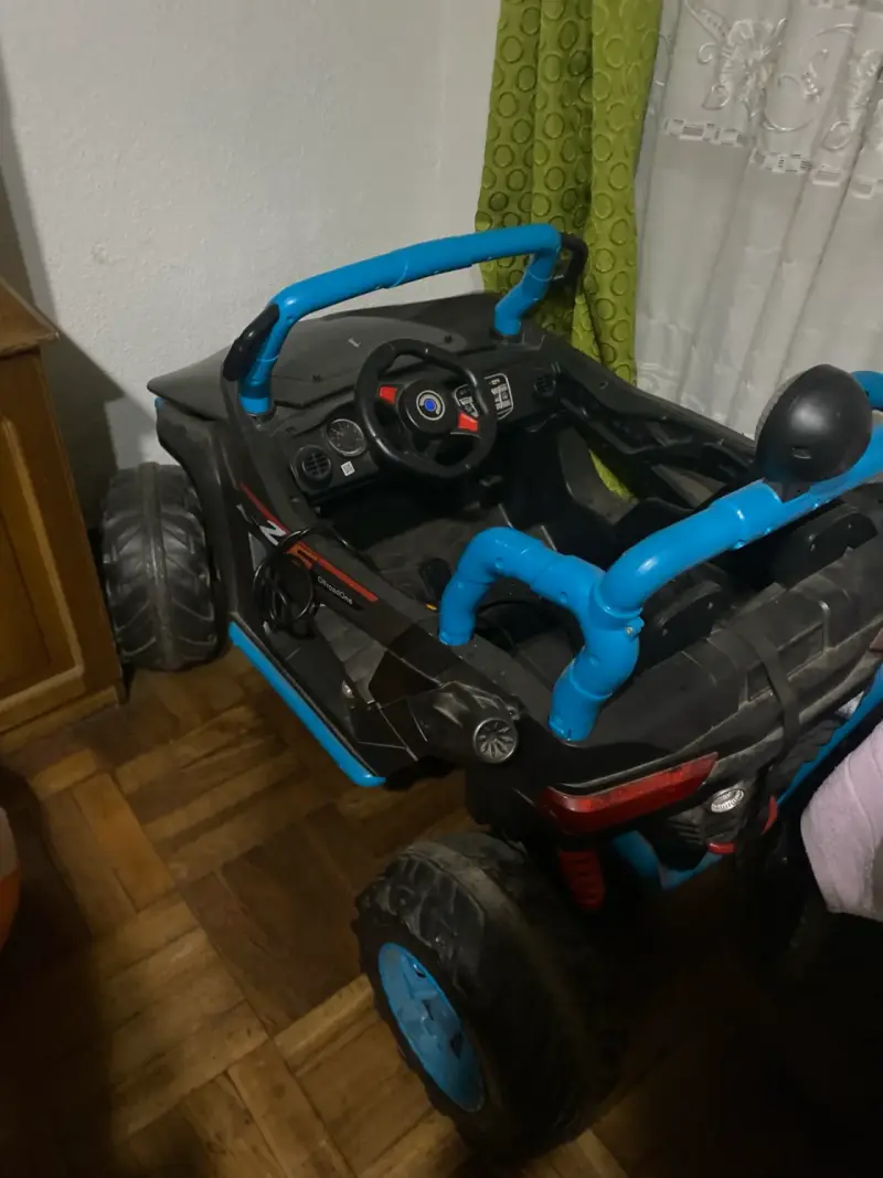 Auto eléctrico para niños con volante y luces - 1