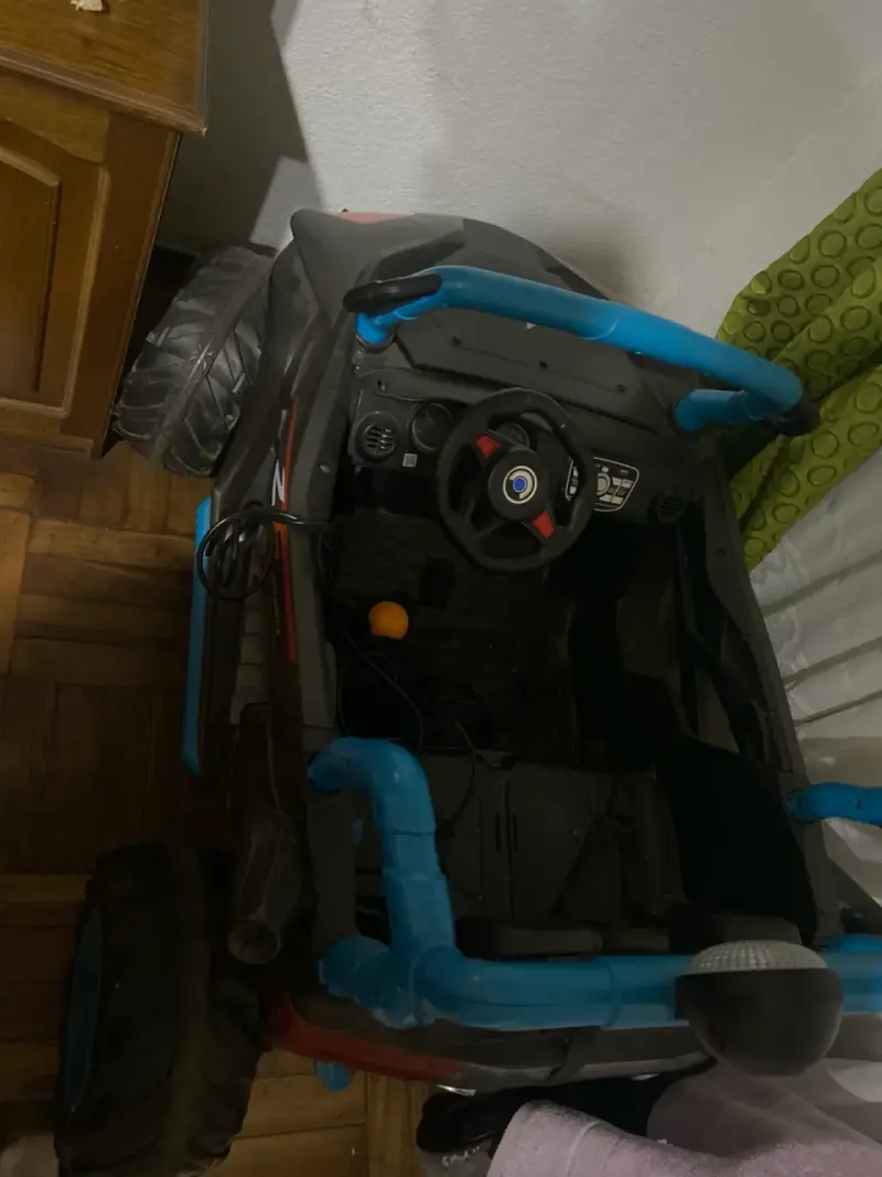 Auto eléctrico para niños con volante y luces - 2
