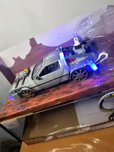 Réplica DeLorean Back to the Future con luces - miniatura 3