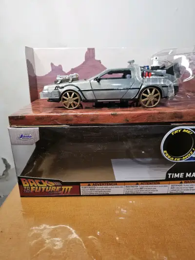Réplica DeLorean Back to the Future con luces - miniatura 4