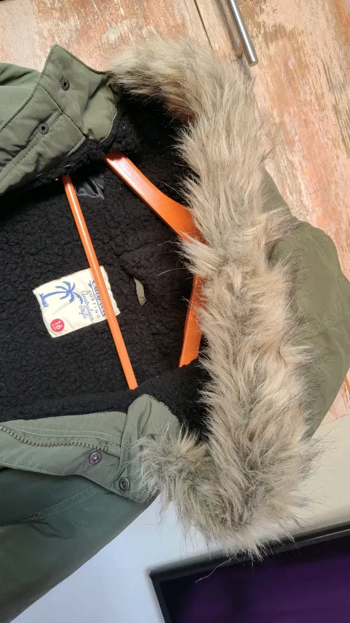 Parka verde con capucha de piel sintética - 3