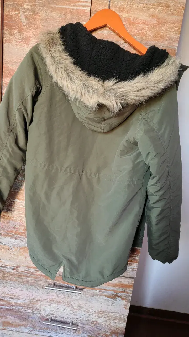 Parka verde con capucha de piel sintética - 5
