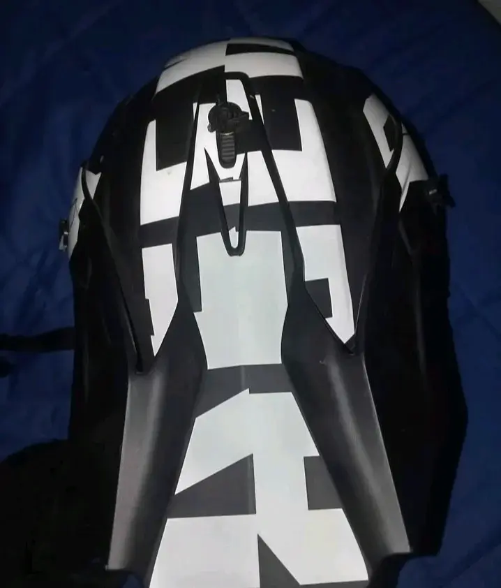 Casco de motocross con gafas y guantes - 2