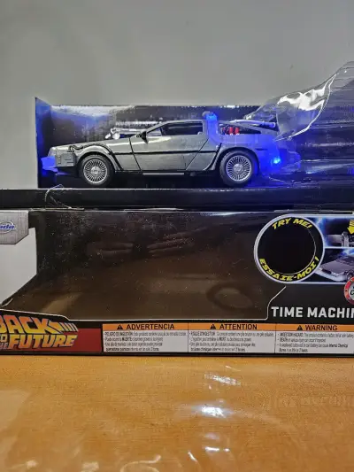 Réplica DeLorean Back to the Future con luces - miniatura 1
