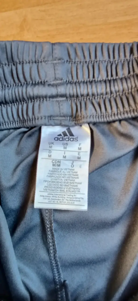 Shorts deportivos grises Adidas para hombre - 3