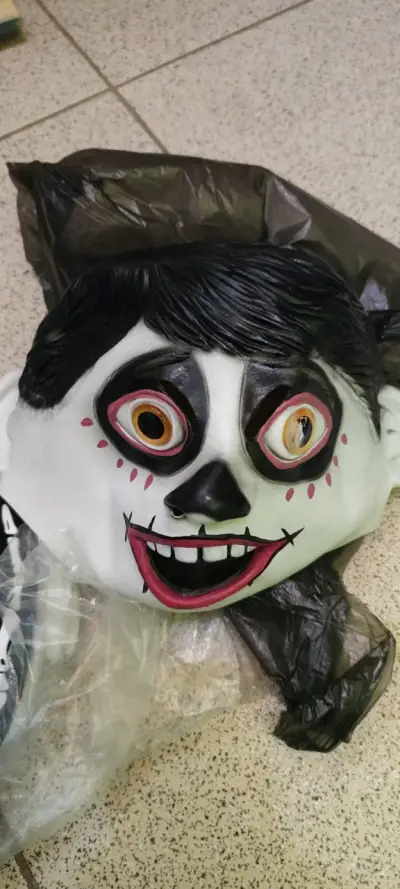 Máscara de Halloween de la película coco - miniatura 1
