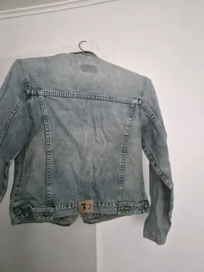 Chaqueta de mezclilla azul claro para mujer - miniatura 2