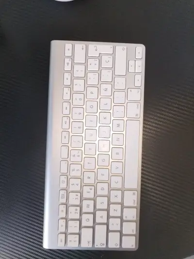 Teclado inalámbrico Apple en buen estado - miniatura 1