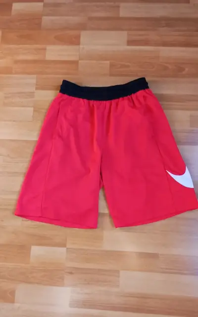 Shorts deportivos Nike rojos Dri-Fit - miniatura 1