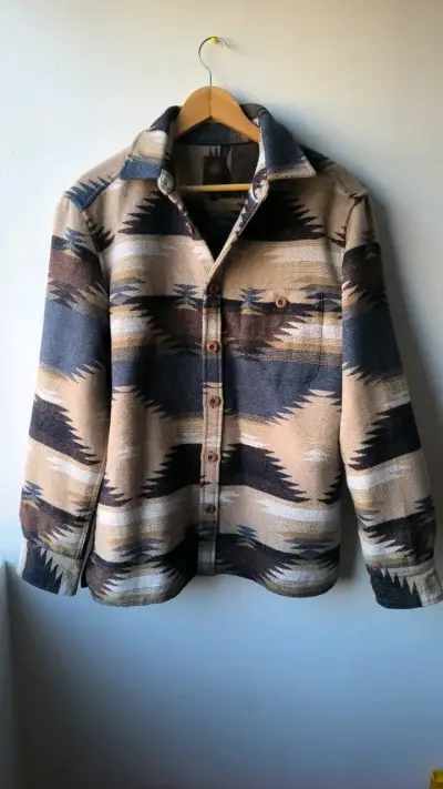 Camisa de lana con diseño étnico en tonos tierra - miniatura 1