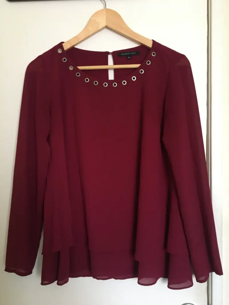 Blusa Burdeos con Detalles Metálicos Basement - 2