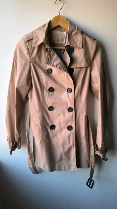 Abrigo trench beige para mujer - miniatura 1