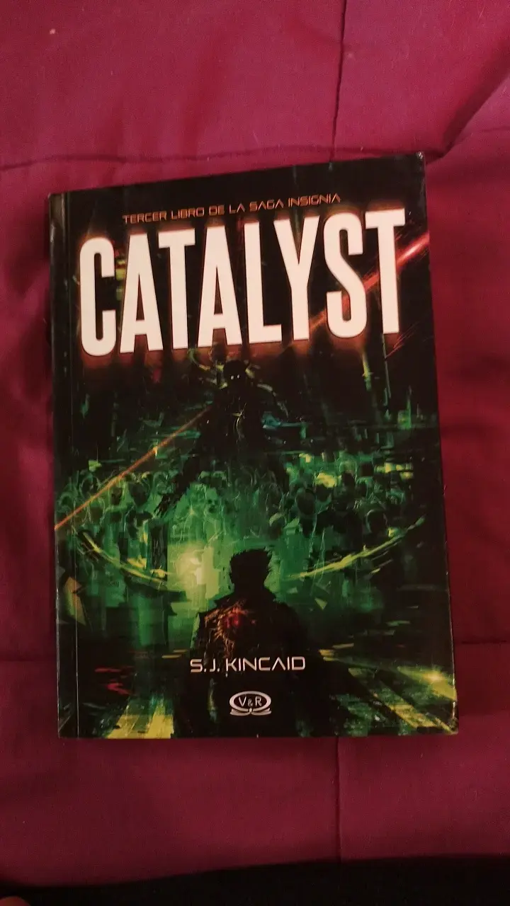 Libro Catalyst de S.J. Kincaid - Saga Insignia