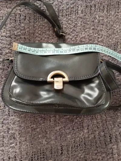 Cartera de cuero azul marino con detalles dorados - miniatura 3
